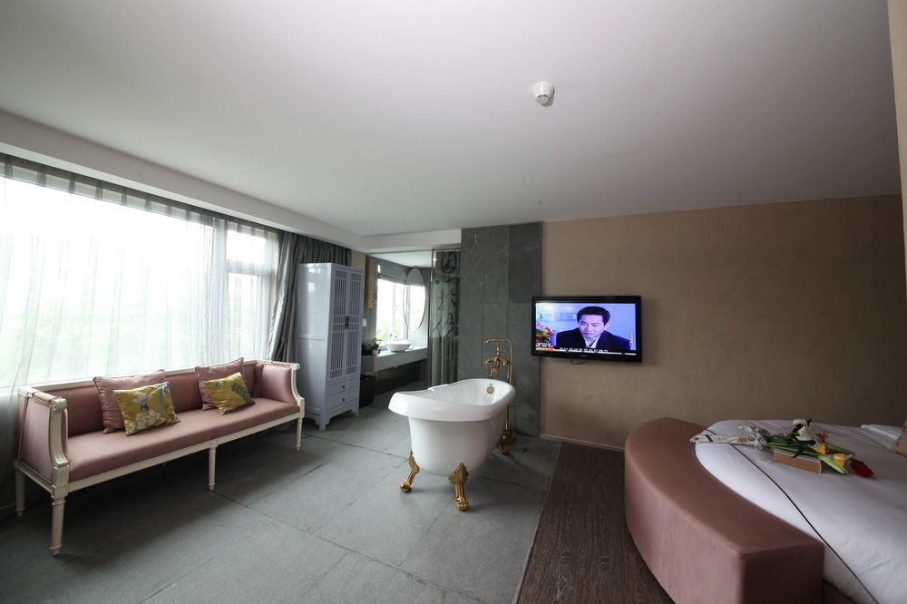 Beijing Springs Valley Hotel Exterior photo